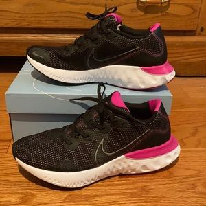 Nike Renew Sneakers